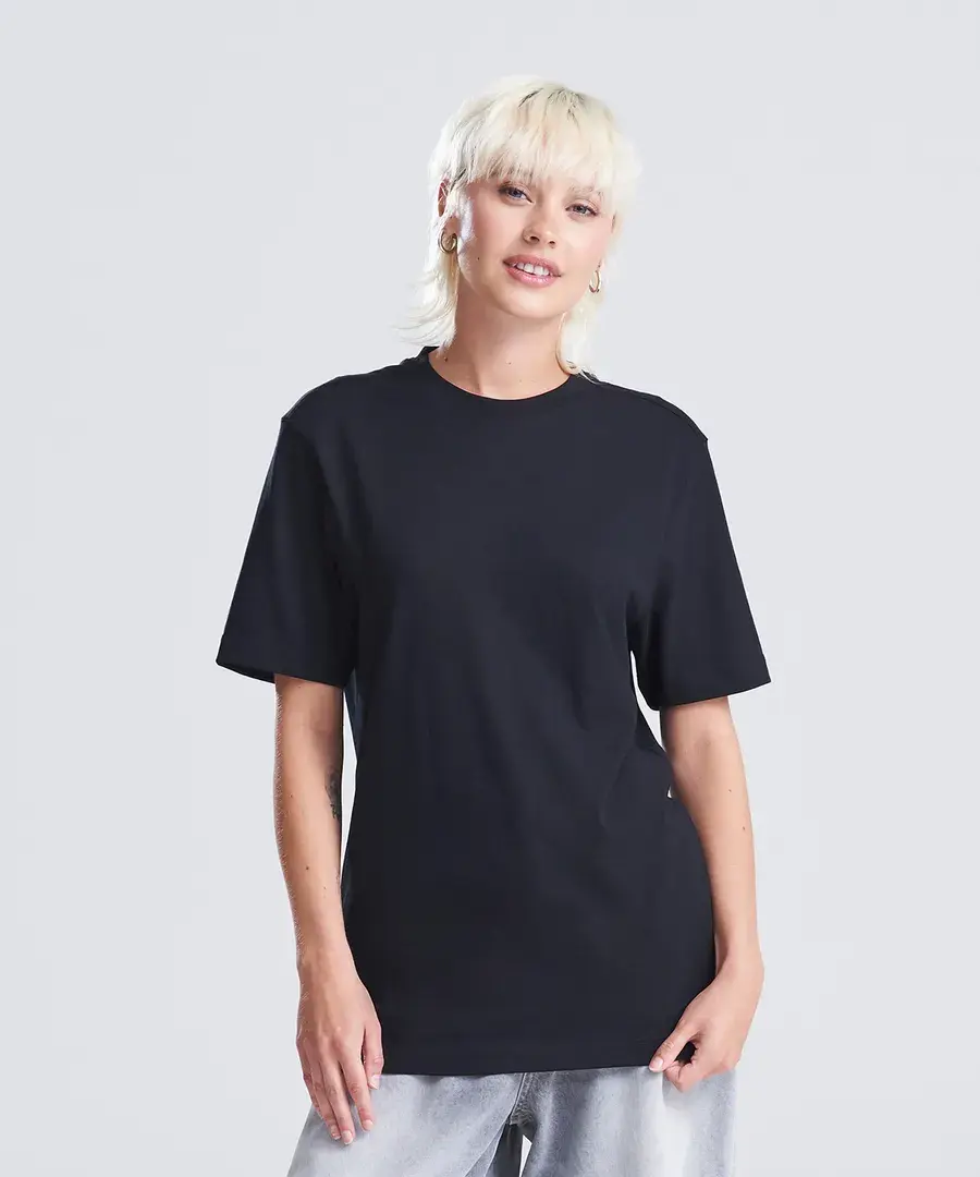 The AWDis 180 T-Shirt – worn (2 of 5)