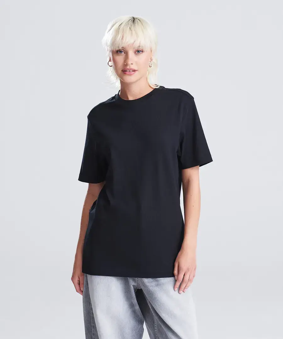 The AWDis 180 T-Shirt – worn (4 of 5)
