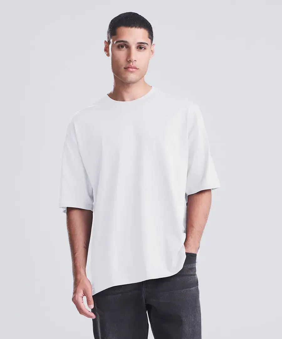 AWDis 240 T-Shirt – worn (1 of 5)