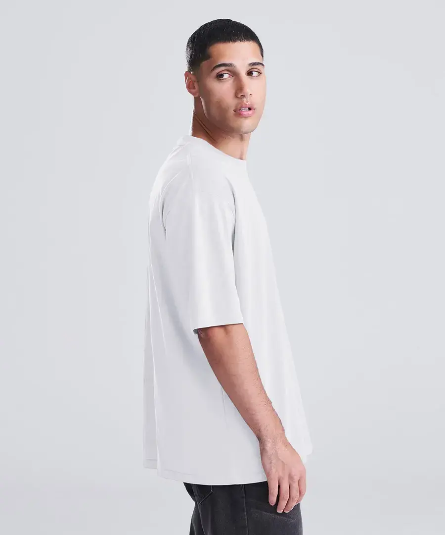 AWDis 240 T-Shirt – worn (3 of 5)