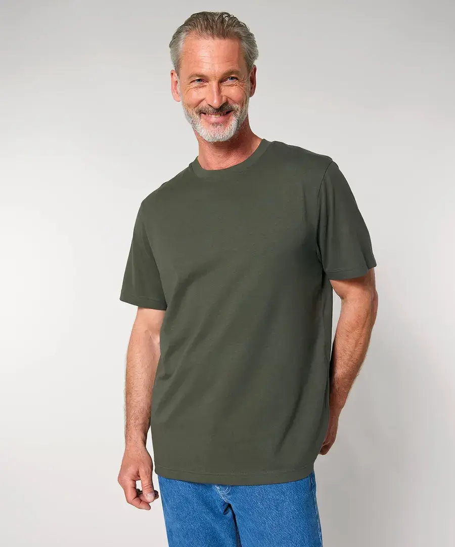 Unisex Sparker 2.0 Heavy T-Shirt – worn (4 of 5)